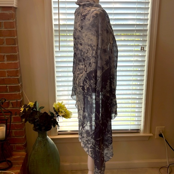 Lola Rose blue wrap scarf with hearts and inkblot pattern - Picture 4 of 11